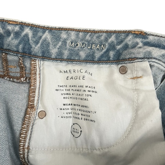 American Eagle Outfitters Light Wash Mom Jeans - Picture 6 of 7